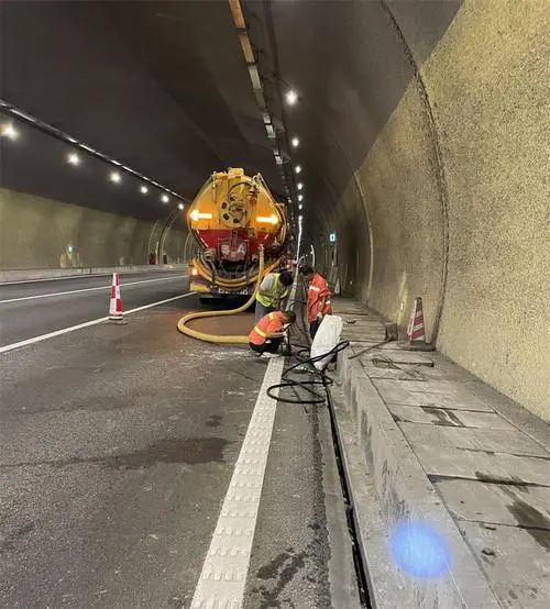 崇明隧道排水渠清淤